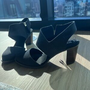 Elegant Black Heeled Sandals (Never Worn) Size 8